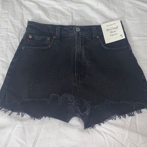 BLACK HIGH RISE CUT OFF SHORTS